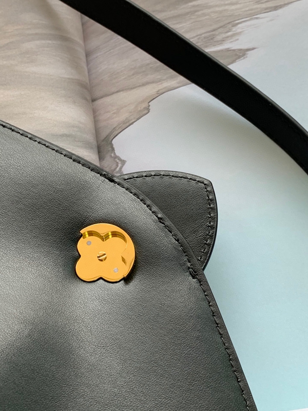 ルイヴィトンバッグ着用イメージ